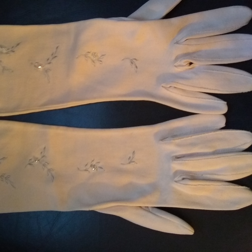 EUC Vintage Sears Embroidered Beige Gloves with Rhinestones